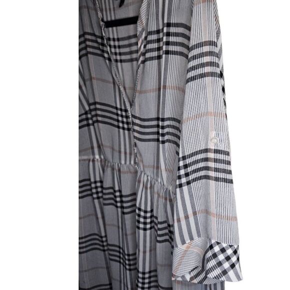 Torrid Plus Size Sheer, Y Neck, High/Low, Button down Plaid Flowy Top, Size 1 - Picture 7 of 8